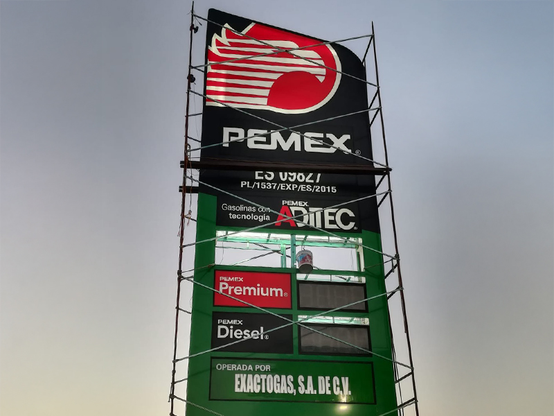 3. Construcción, Mantenimiento a Techumbres y Cambio de Imagen. 